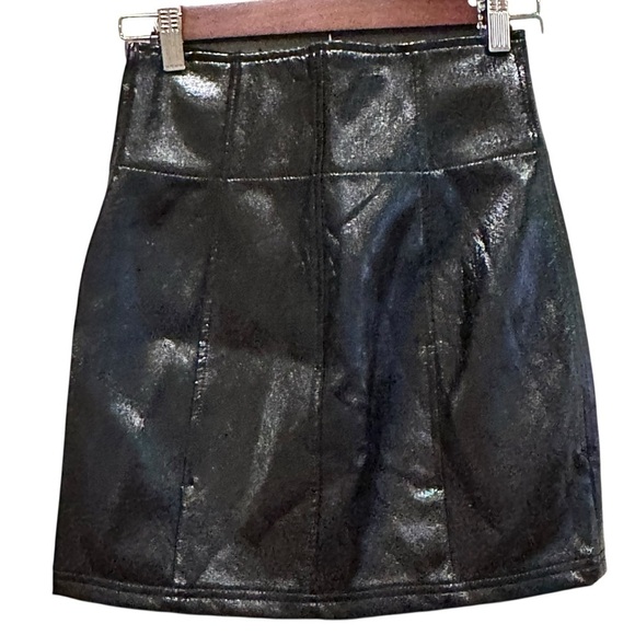 Free People Holding onto a Dream Coated Glossy Faux Leather Mini Skirt Black 0 - Picture 5 of 10